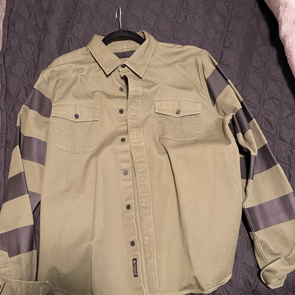 Button up shirt. - Picture 3 of 3